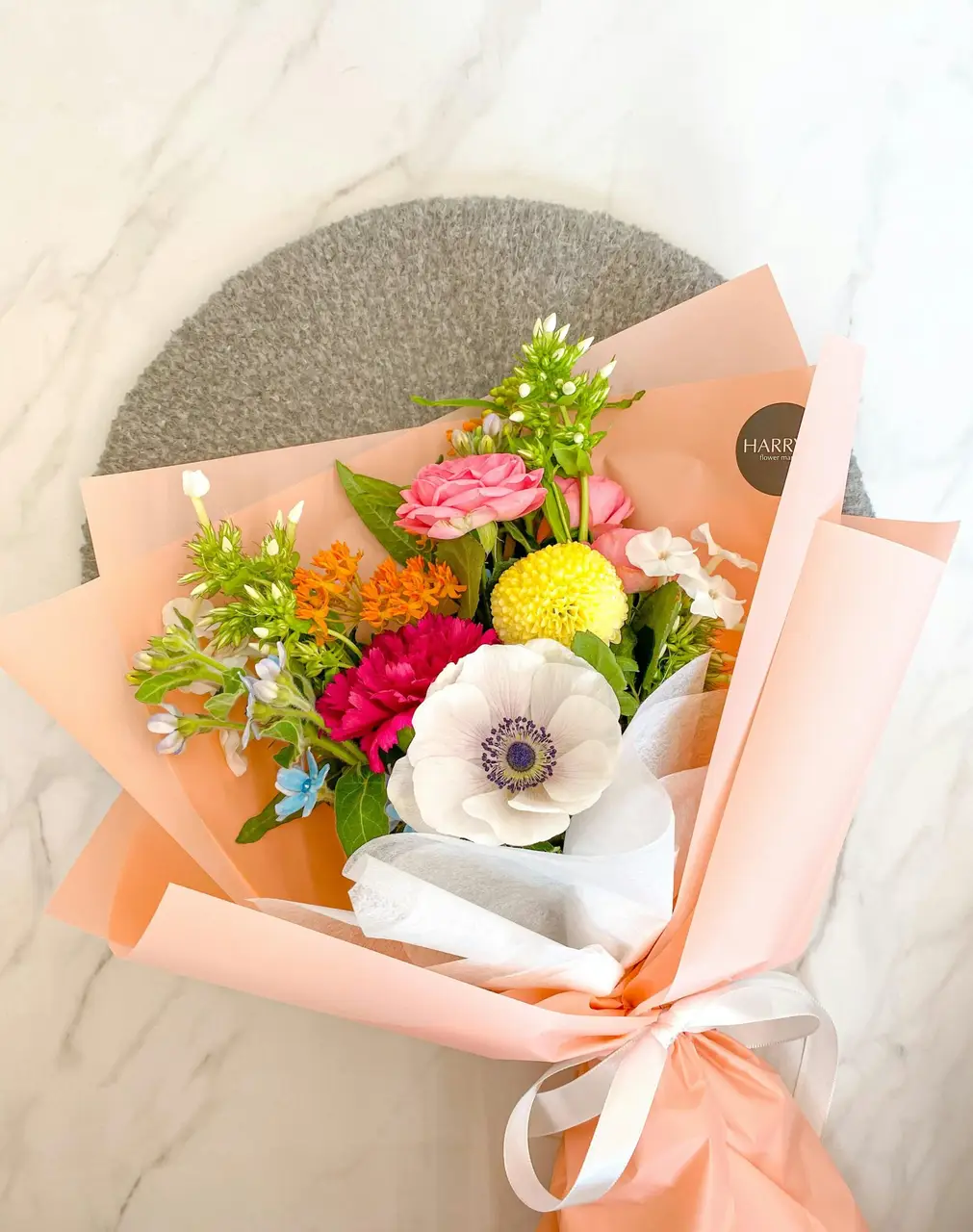 Prachtig boeket uit bloemenwinkel in Rotterdam met zorgvuldig geselecteerde bloemen in harmonieuze arrangement