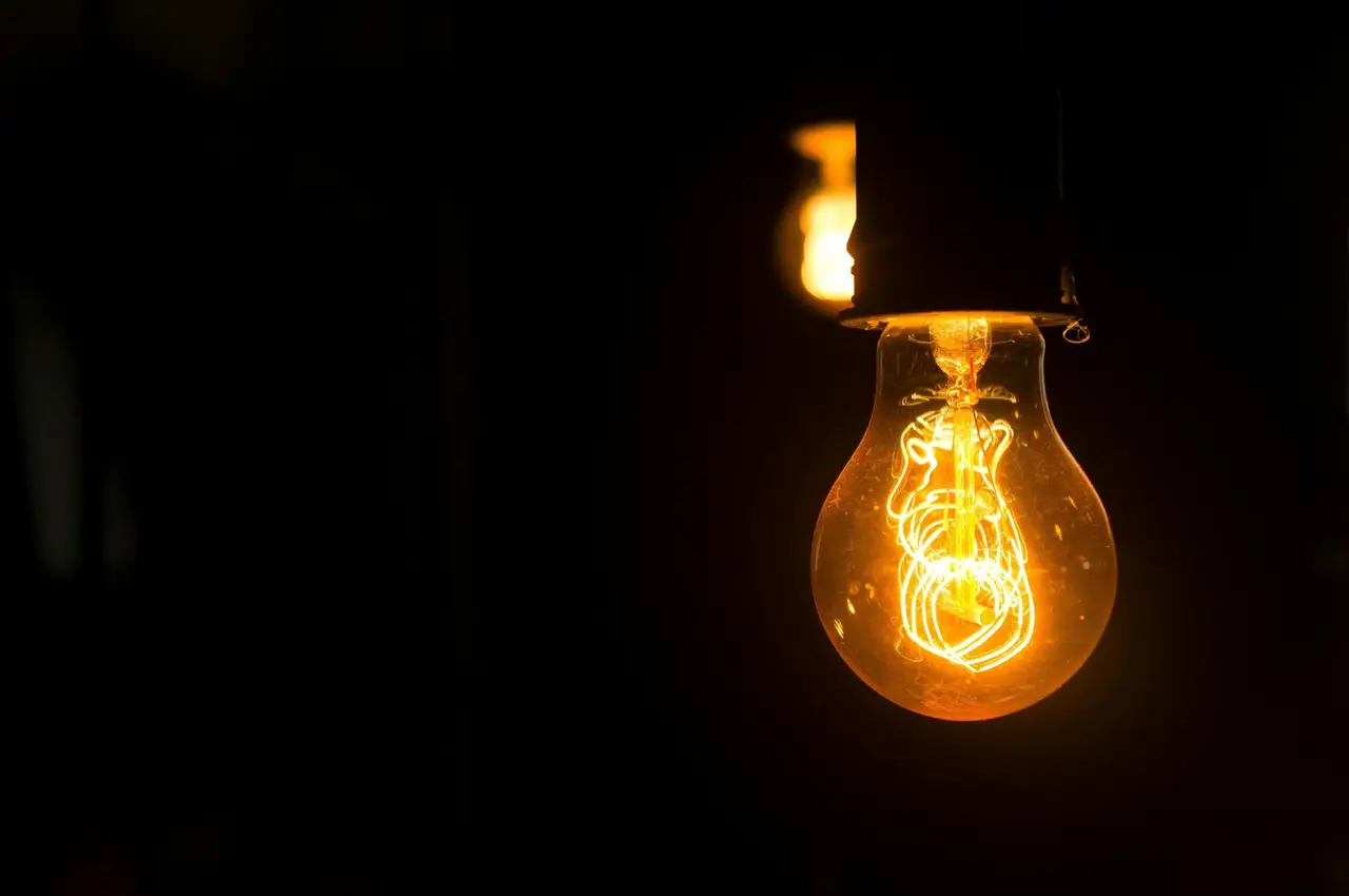 Lichtplanspecialist adviseert over verlichtingsontwerp en lampen voor woning