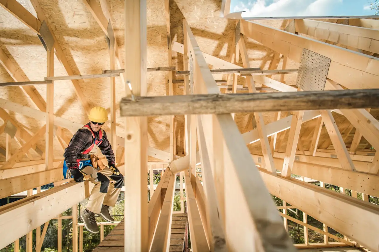 Houten skeletconstructie voor duurzaam en snel huis bouwen met isolatiemateriaal